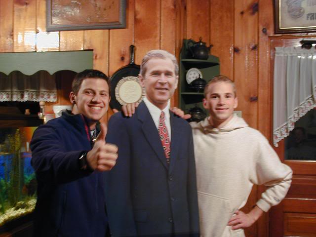 Name:  DanNBretSandwhichtheW.jpg
Views: 32
Size:  37.7 KB